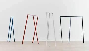 Loop Stand Wardrobe klädhängare - Deep blue - HAY