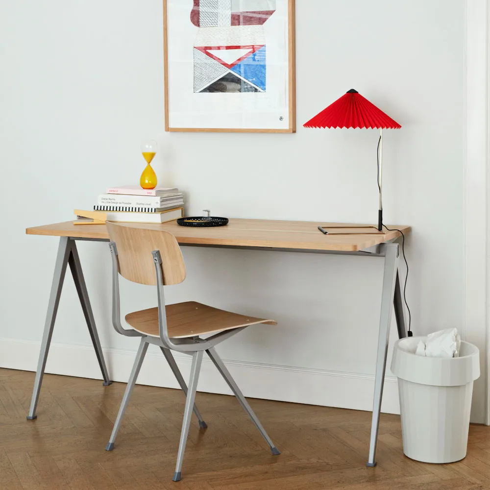 Pyramid 01 skrivbord, Oak clear lacquer-140x75cm-svart stålstativ HAY