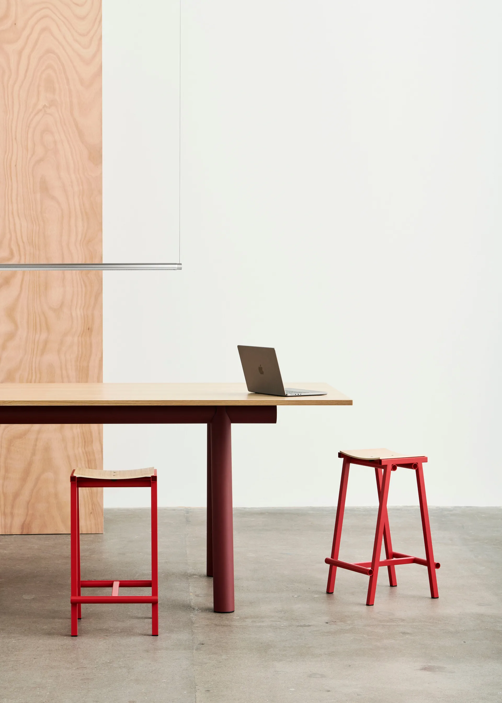 Taburete 8 low barstol 65 cm, Signal red (röd) HAY