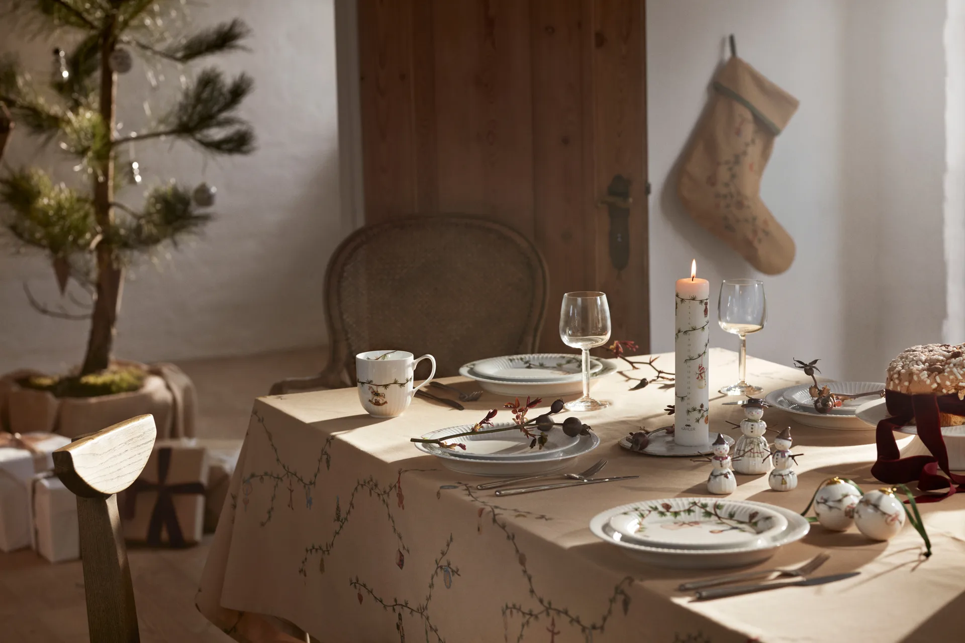 Hammershøi Christmas Duk sand, 150x270 cm Kähler