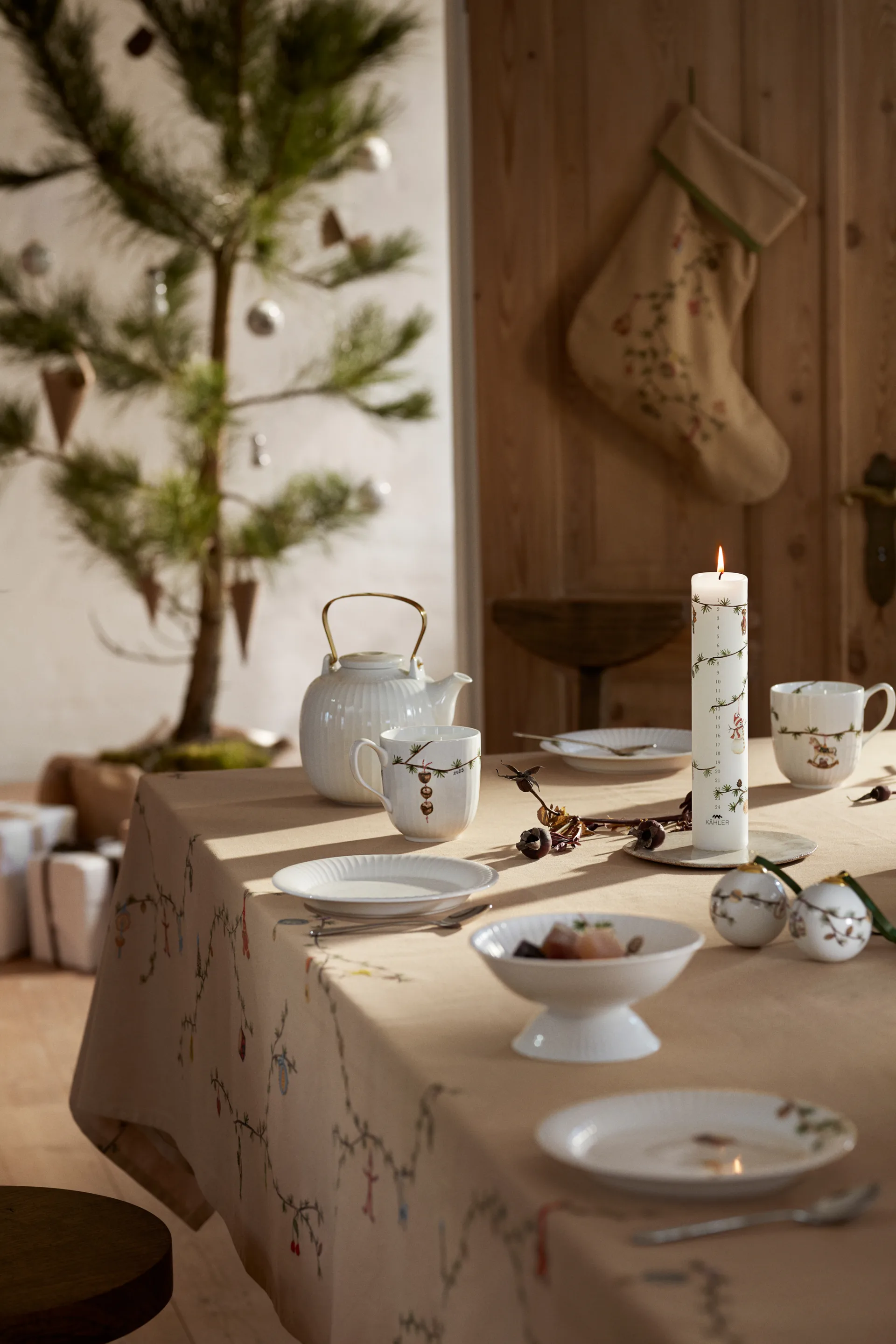 Hammershøi Christmas Duk sand, 150x370 cm Kähler