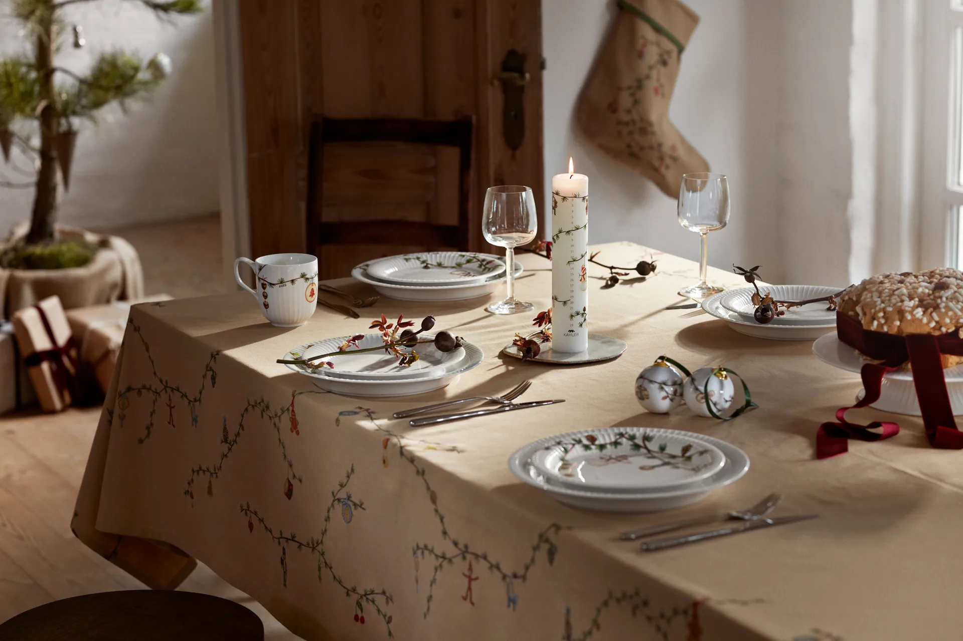 Hammershøi Christmas Duk sand, 150x370 cm Kähler