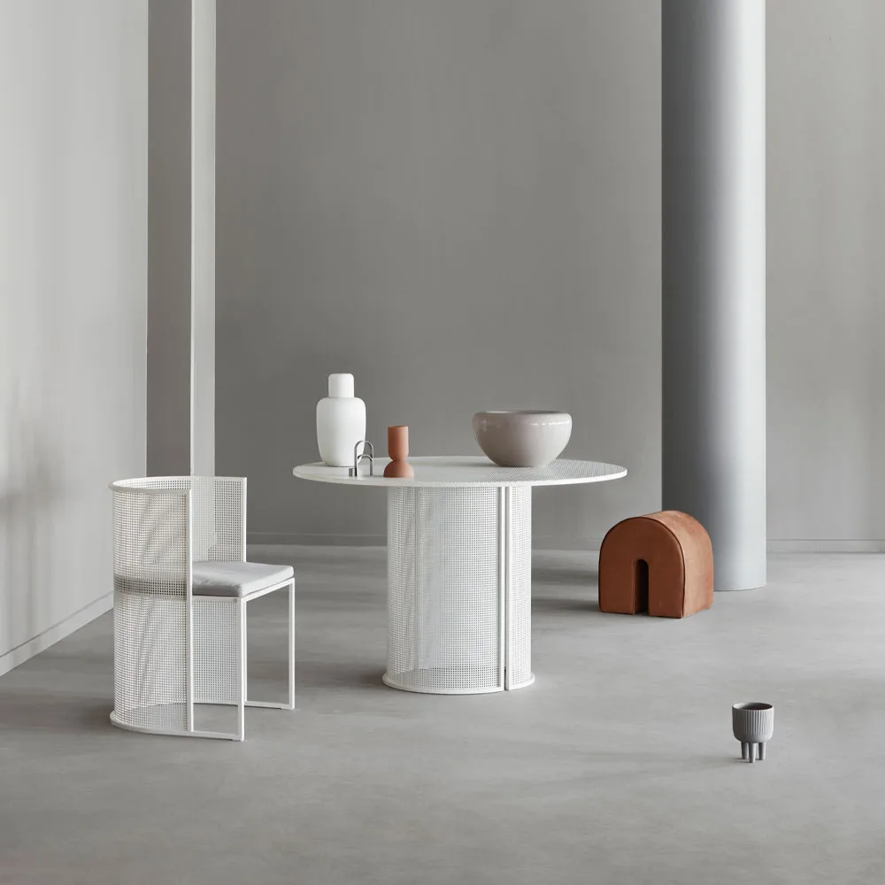 Curved sittpuff, Läder light brown Kristina Dam Studio