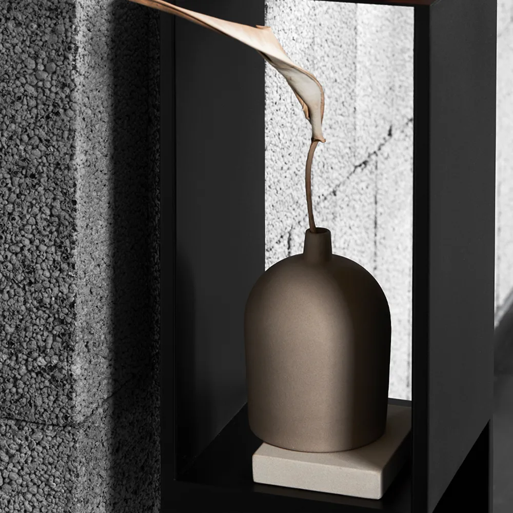 Dome vas, Grey engobe, medium Kristina Dam Studio