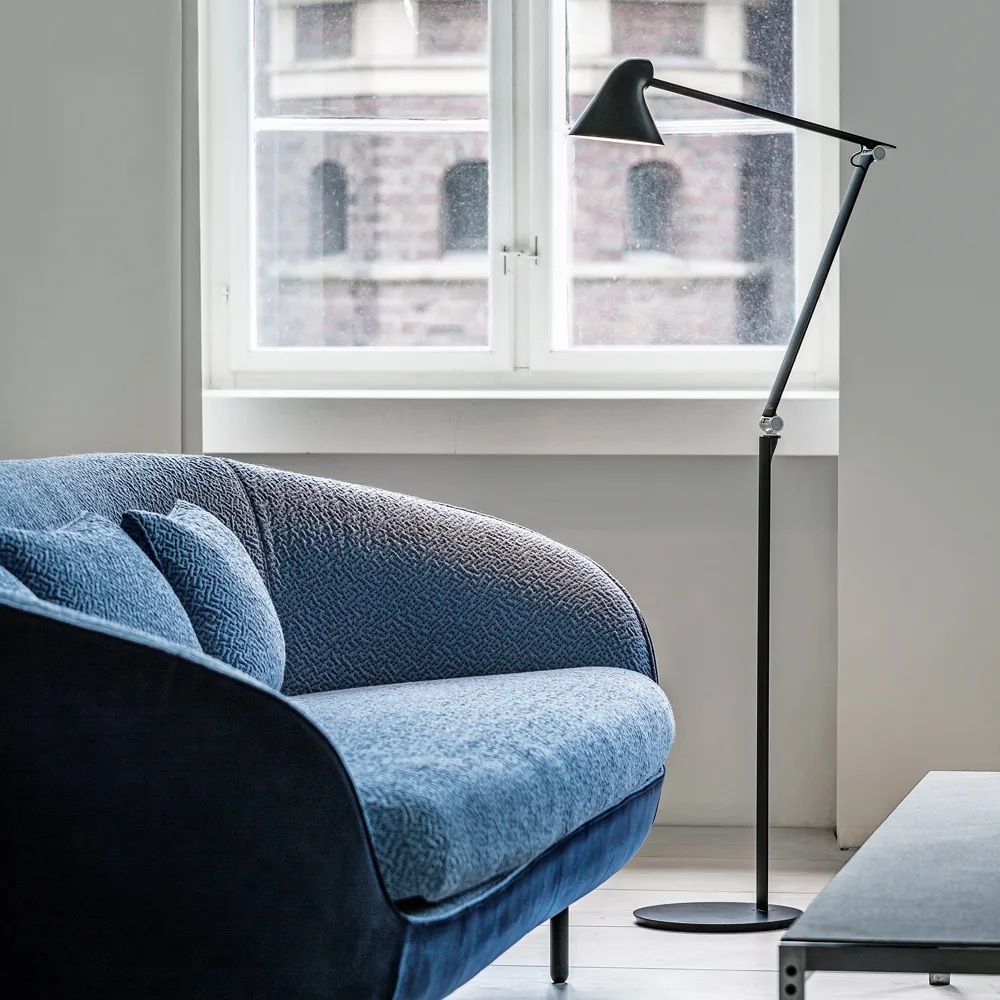 NJP golvlampa, Ljusgrå, LED, 3000k Louis Poulsen