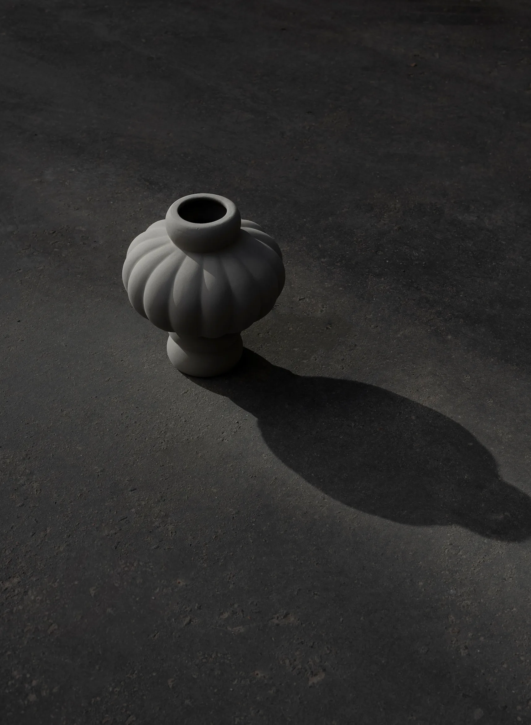 Balloon vas 20 cm, Sanded Grey Louise Roe