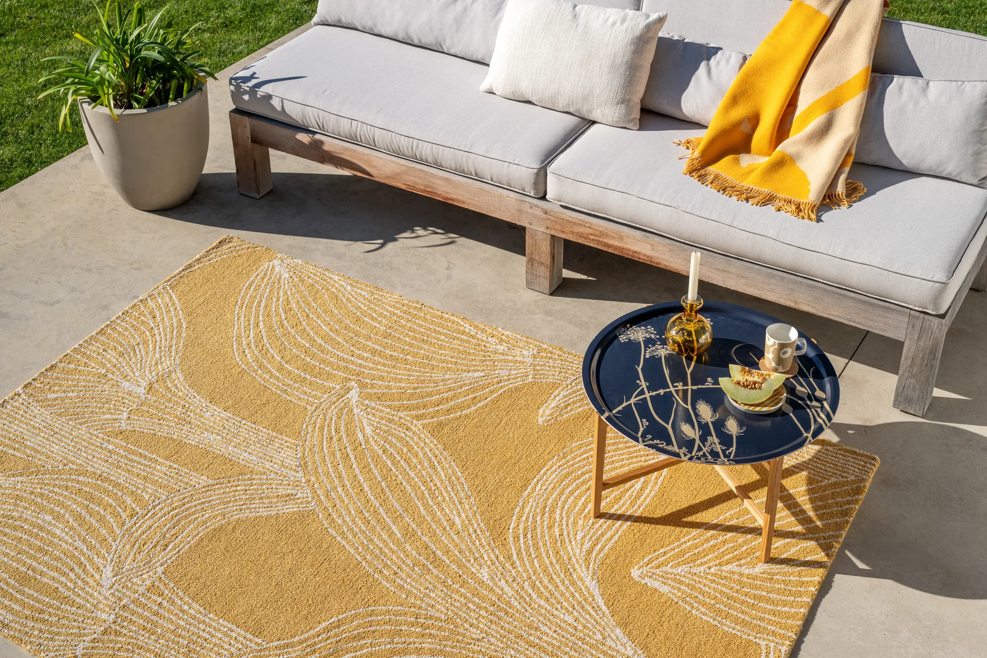 Kukat puhkeavat matta outdoor, Straw, 160x230 cm Marimekko