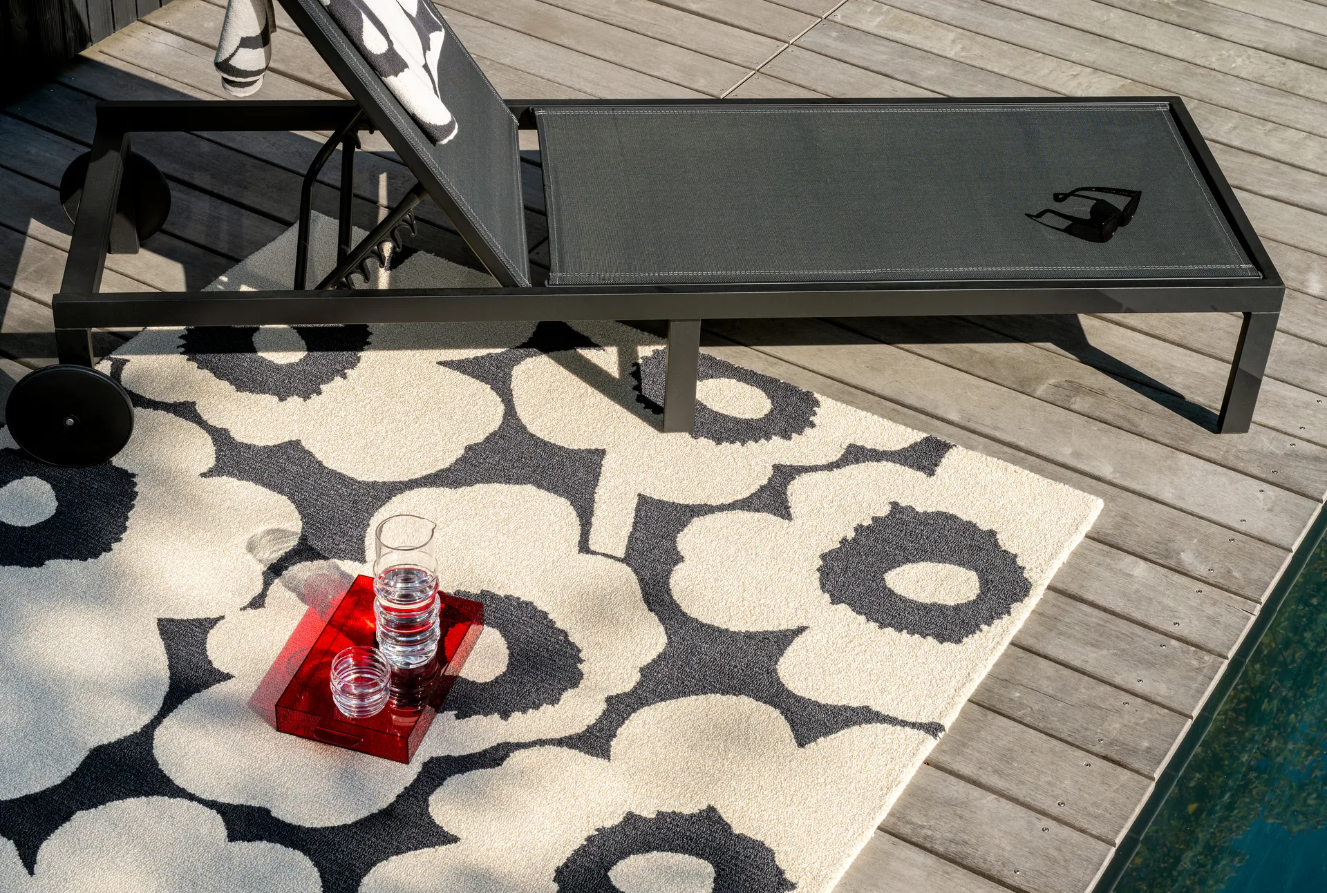Unikko matta outdoor, Charcoal-white, 160x230 cm Marimekko