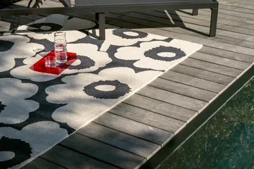 Unikko matta outdoor - Charcoal-white, 200x280 cm - Marimekko