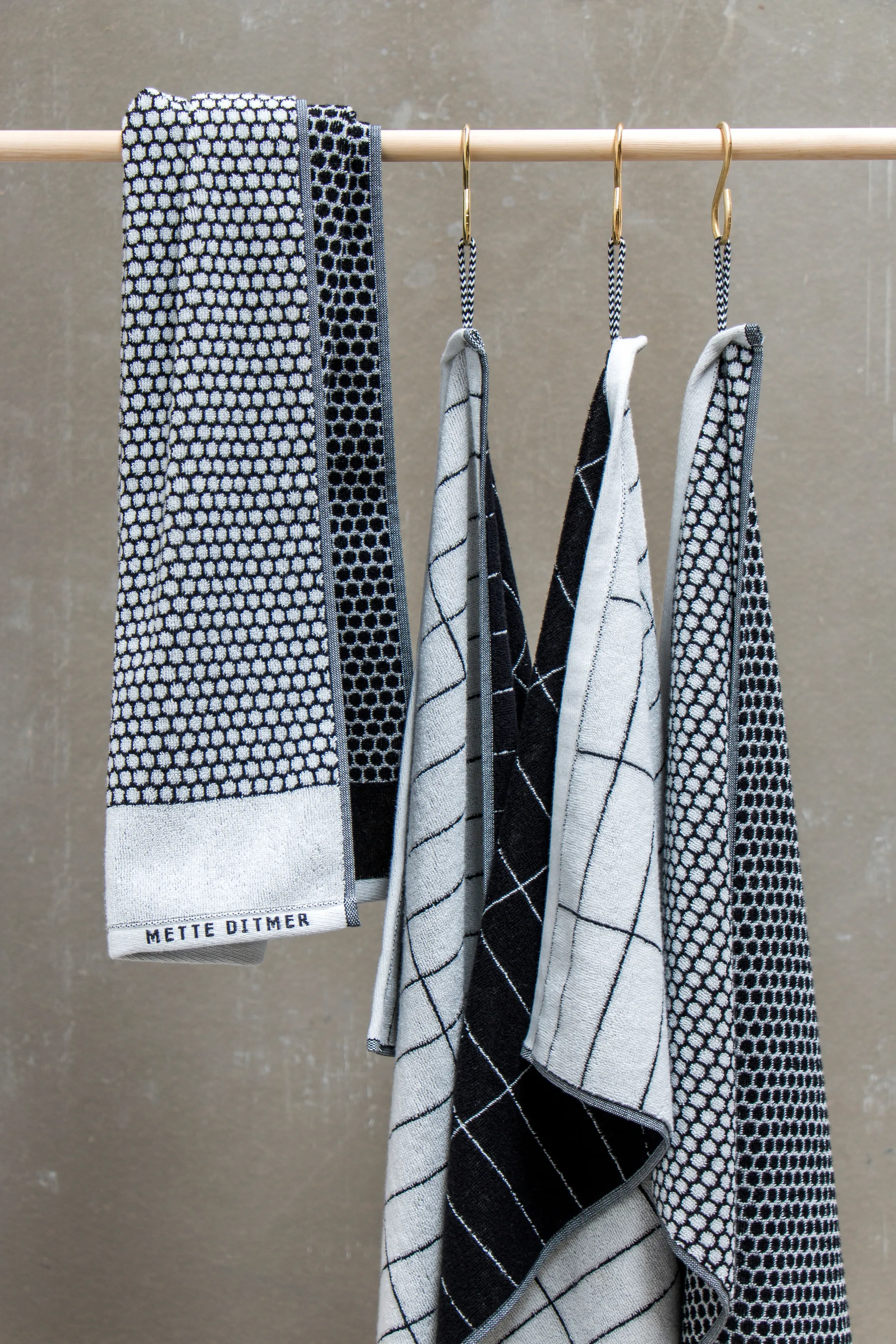 Grid gästhandduk 38x60 cm 2-pack, Svart-off white Mette Ditmer