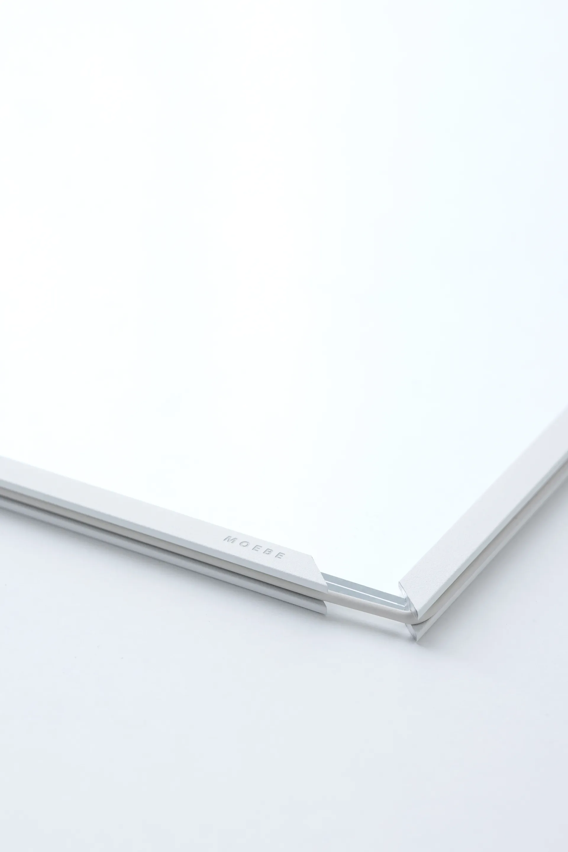 Moebe ram A4 22,6x31,3 cm, Brushed aluminium MOEBE