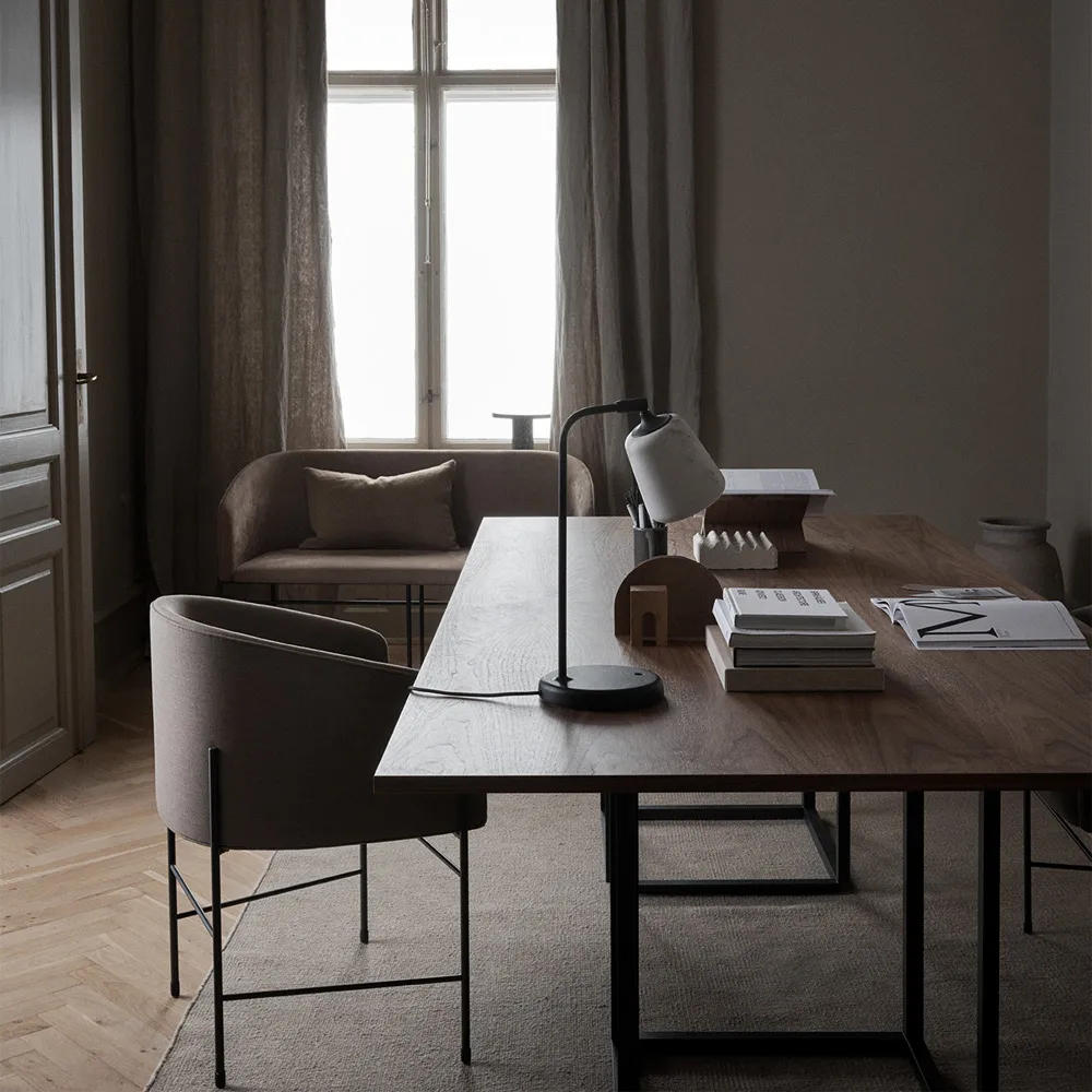 Florence matbord rektangulärt, smoked oak, svart stativ New Works