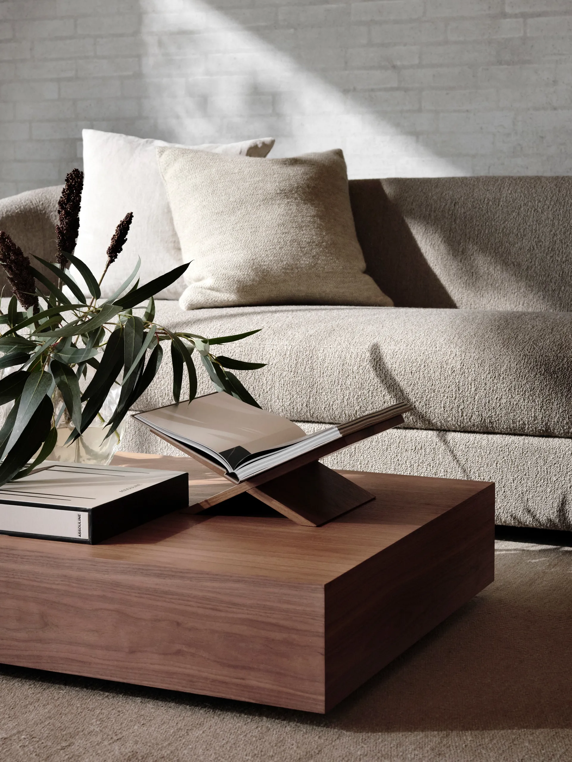 Mass Wide soffbord, walnut New Works