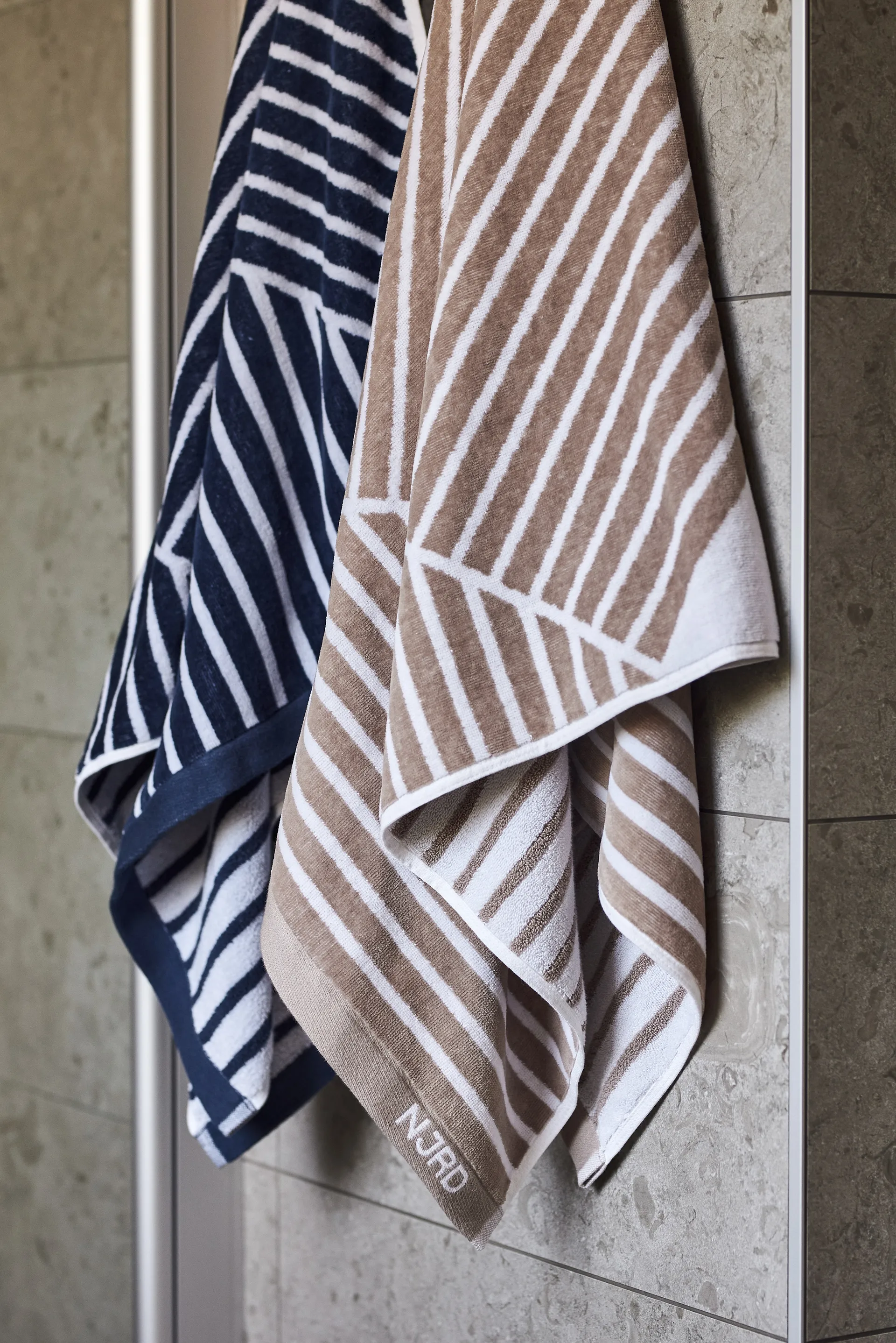 Stripes badhandduk 70x140 cm, Blå NJRD