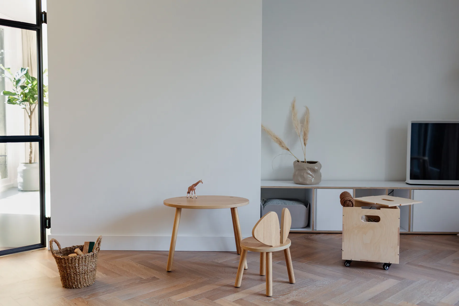 Mouse Chair barnstol, Ek Nofred