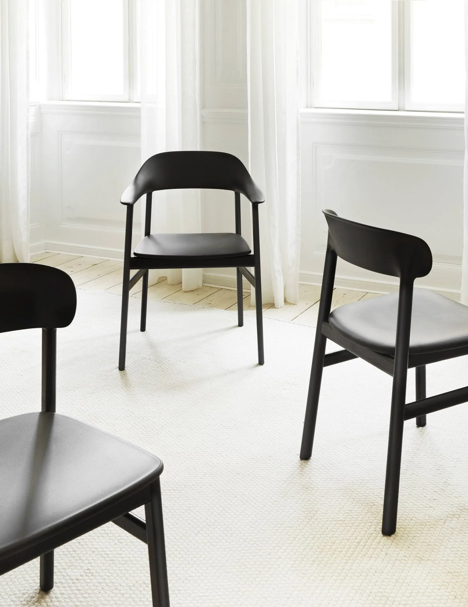 Herit stol rökt ek, Dusty green (grön) Normann Copenhagen