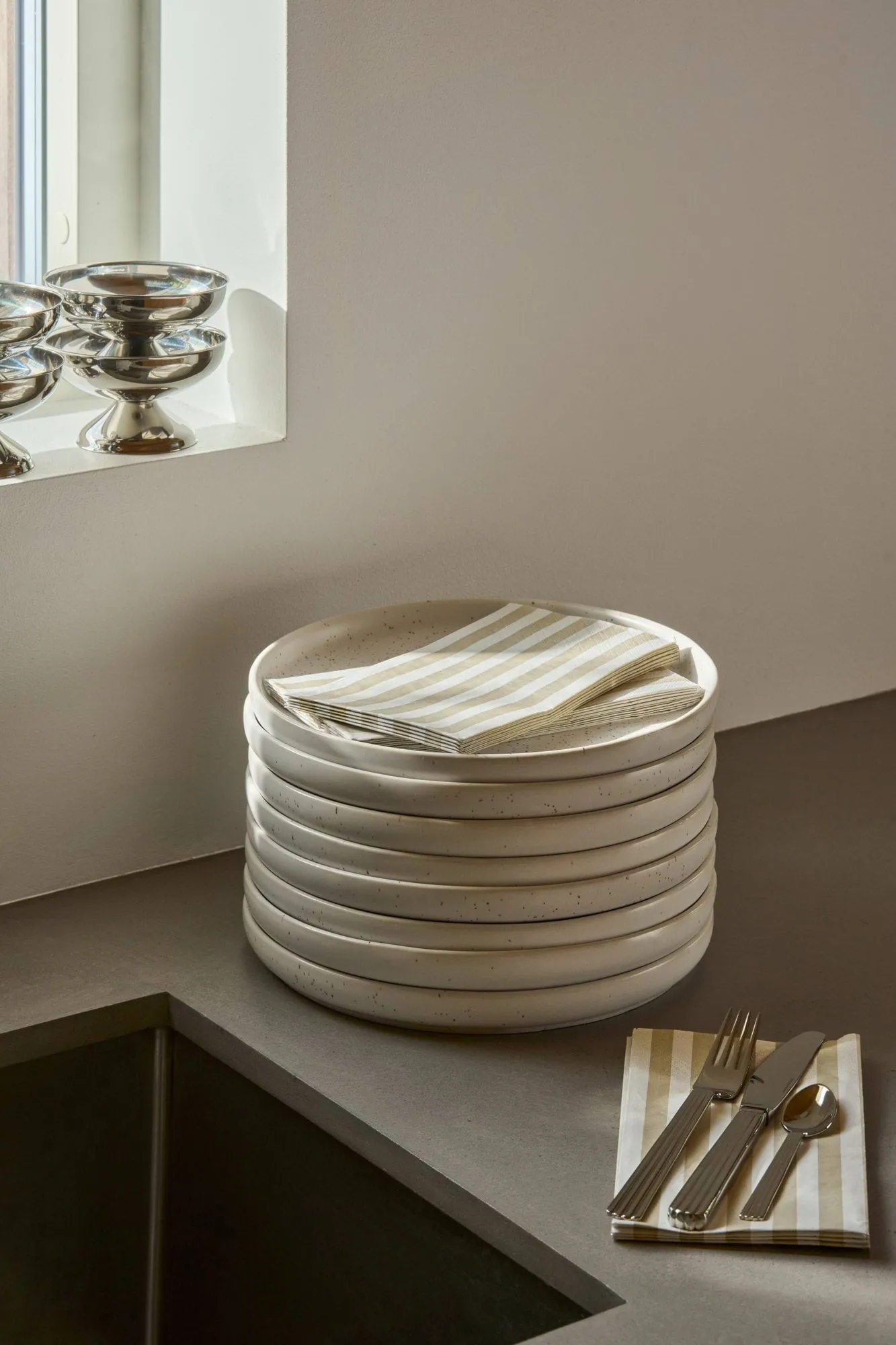Bold Stripe pappersservett, Vit-beige, 15‑pack, 33×40 cm Scandi Essentials