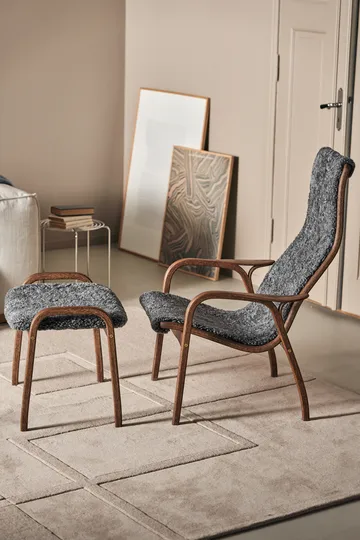 Lamino fåtölj och fotpall ek/fårskinn Special Edition - Rubio Monocoat Chocolate-Charcoal - Swedese