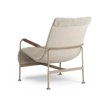 Serpentine fåtölj - Fårskinn Moonlight-nutmeg-Tärnsjö Cognac - Swedese