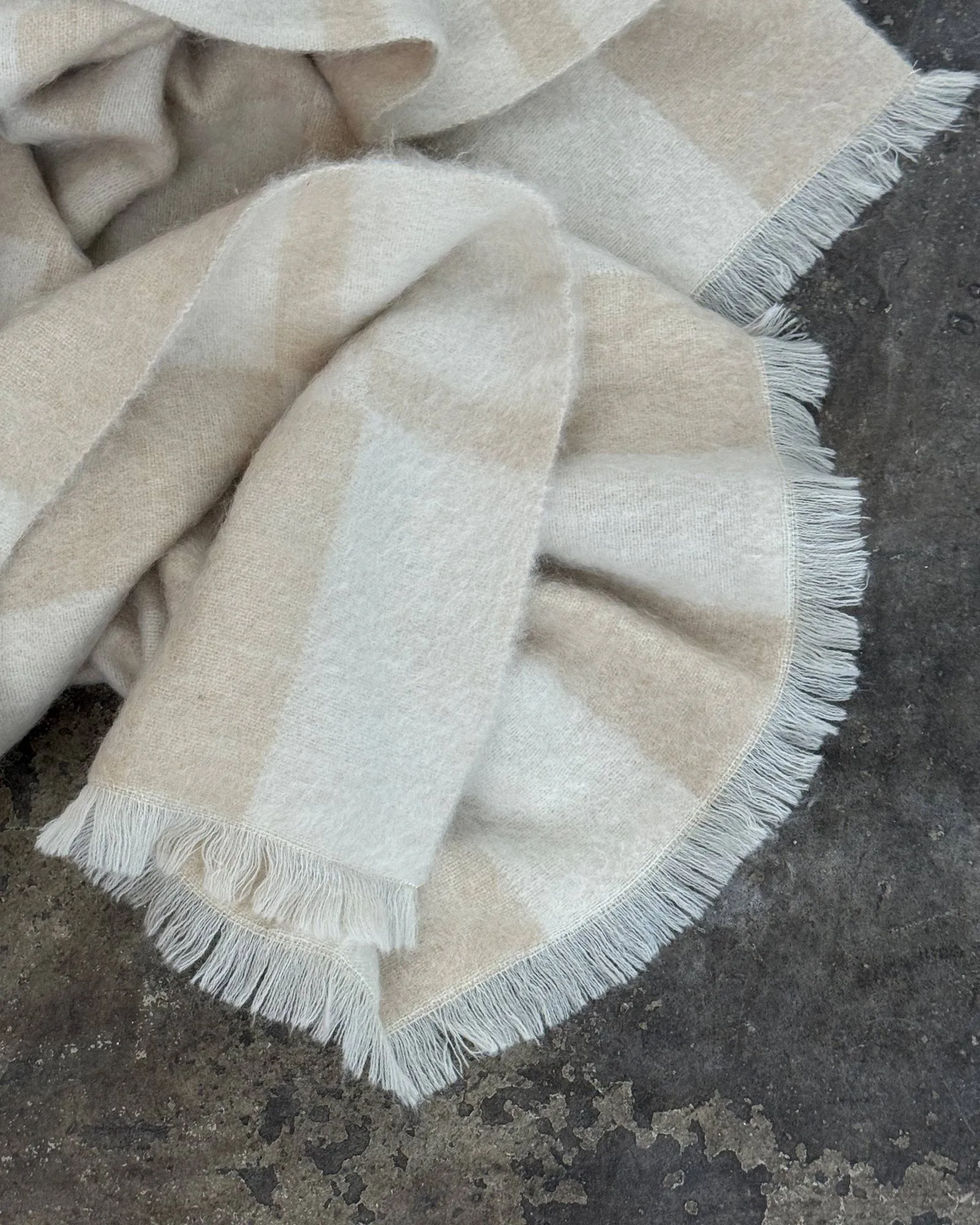 Hallin mohairpläd, Beige-off white, 130x170 cm Tinted