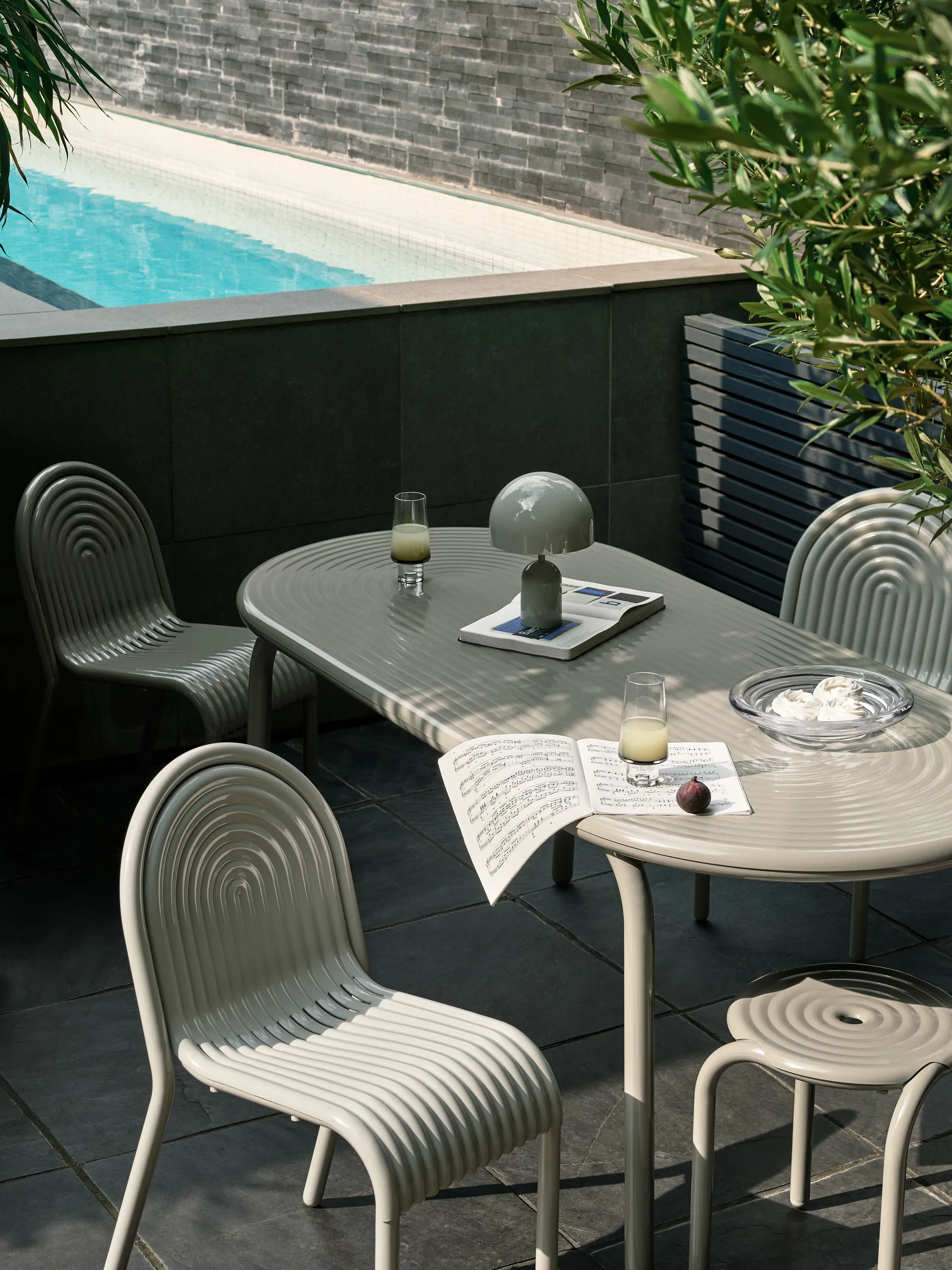Groove Obround matbord - Putty, 86x186 cm Tom Dixon