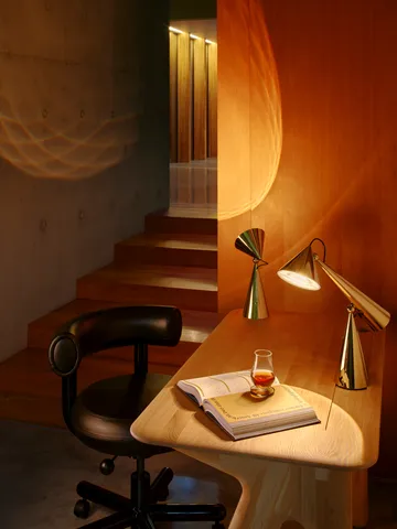 Pose Task LED bordslampa - Gold - Tom Dixon