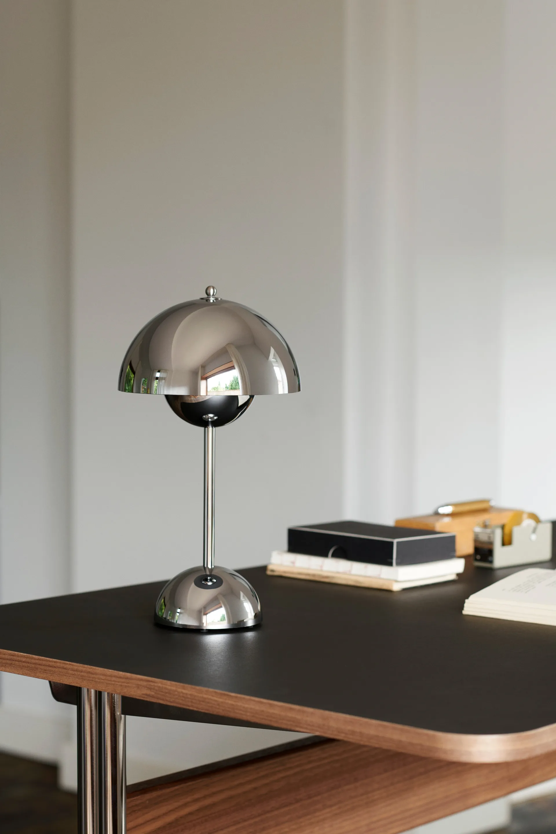 Flowerpot portabel bordslampa VP9, Chrome &Tradition