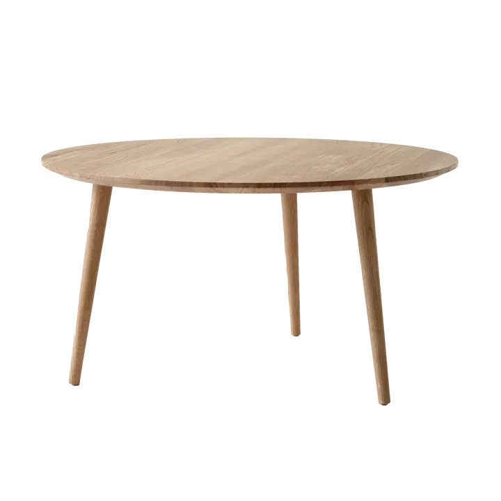 In Between soffbord SK15 Ø90 cm - Oiled oak - &Tradition