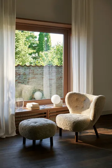 Little Petra VB1 fåtölj inkl. pouf ATD1 - Oljad valnöt-Moonlight - &Tradition
