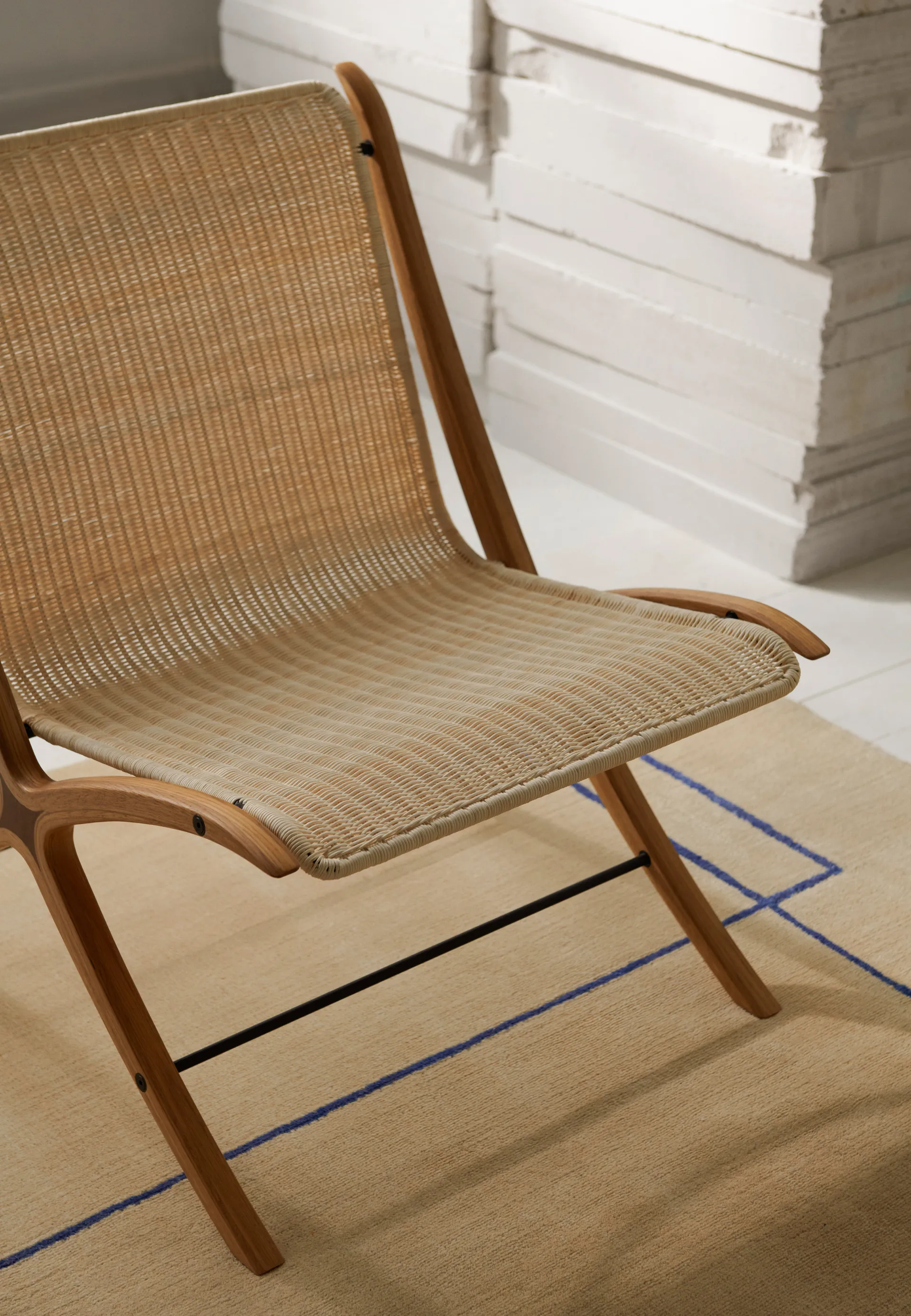 X loungefåtölj HM10, Walnut &Tradition