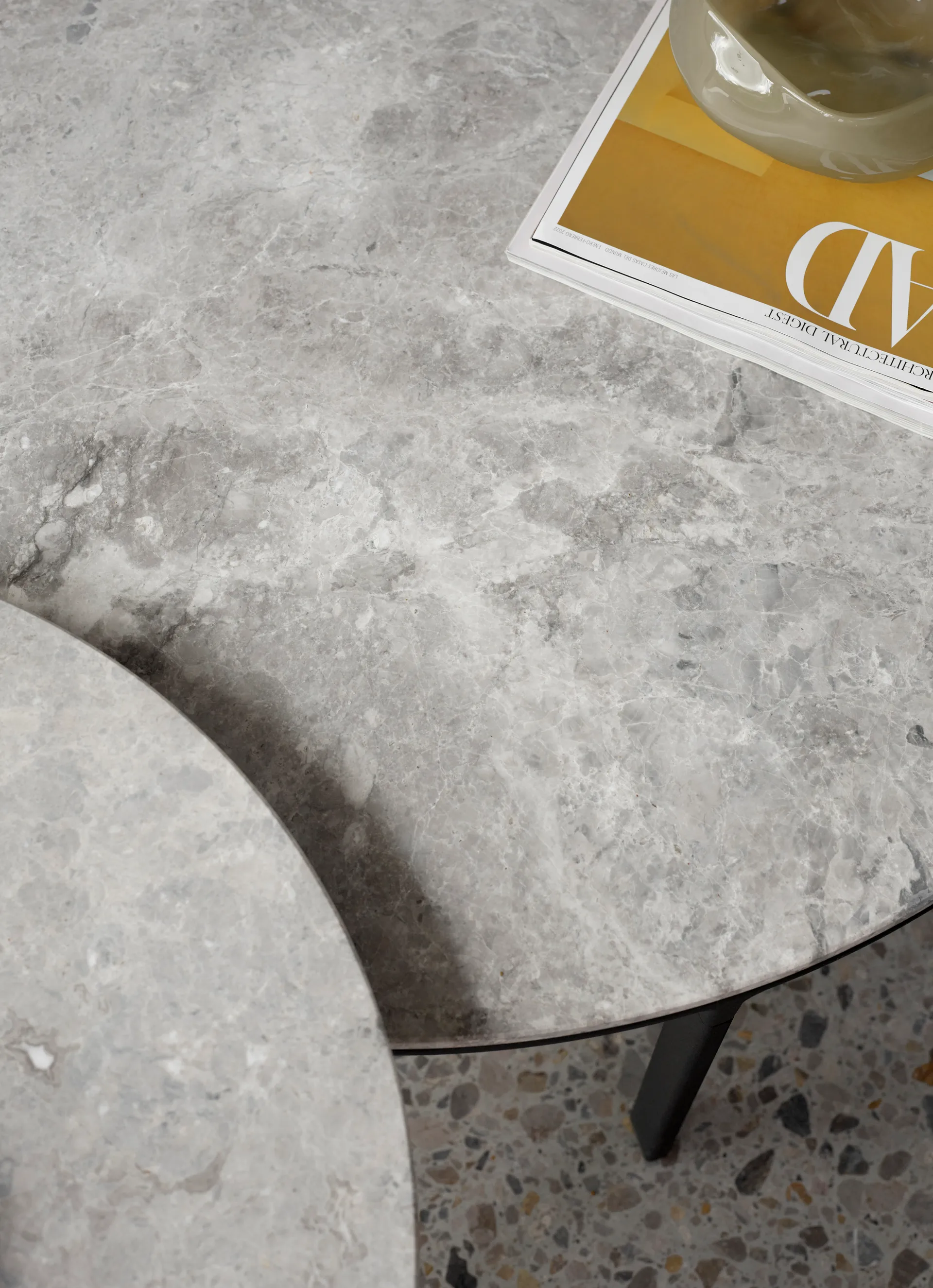 Vipp425 soffbord marmor Ø90x35,5 cm, Sky grey Vipp