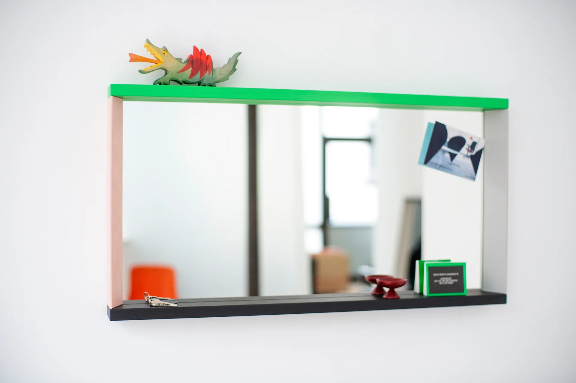 Colour Frame Mirror väggspegel medium, Blue-orange Vitra