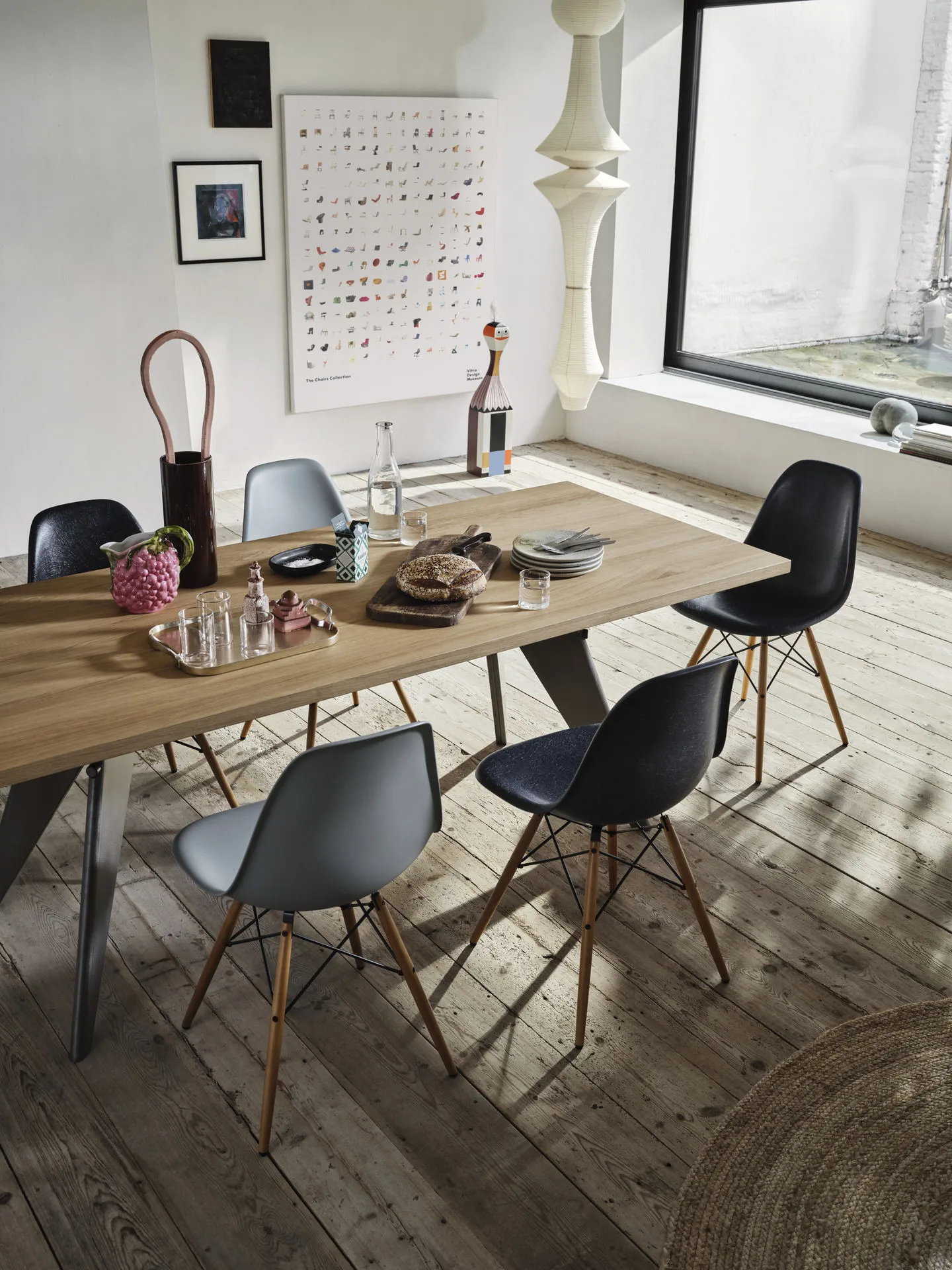Eames Fiberglass Chairs DSW stol, parchment, brunbetsade lönnben Vitra