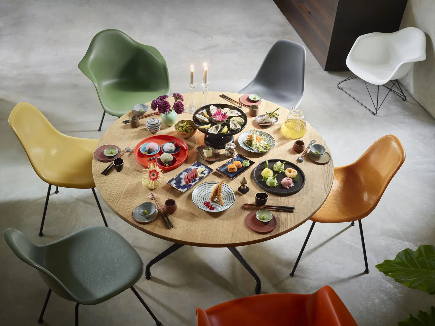 Eames fiberglass chairs DSX stol, Red orange-Black Vitra