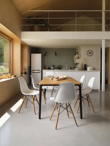 Eames Plastic Side Chair RE DSW stol - White-honey tone ash - Vitra