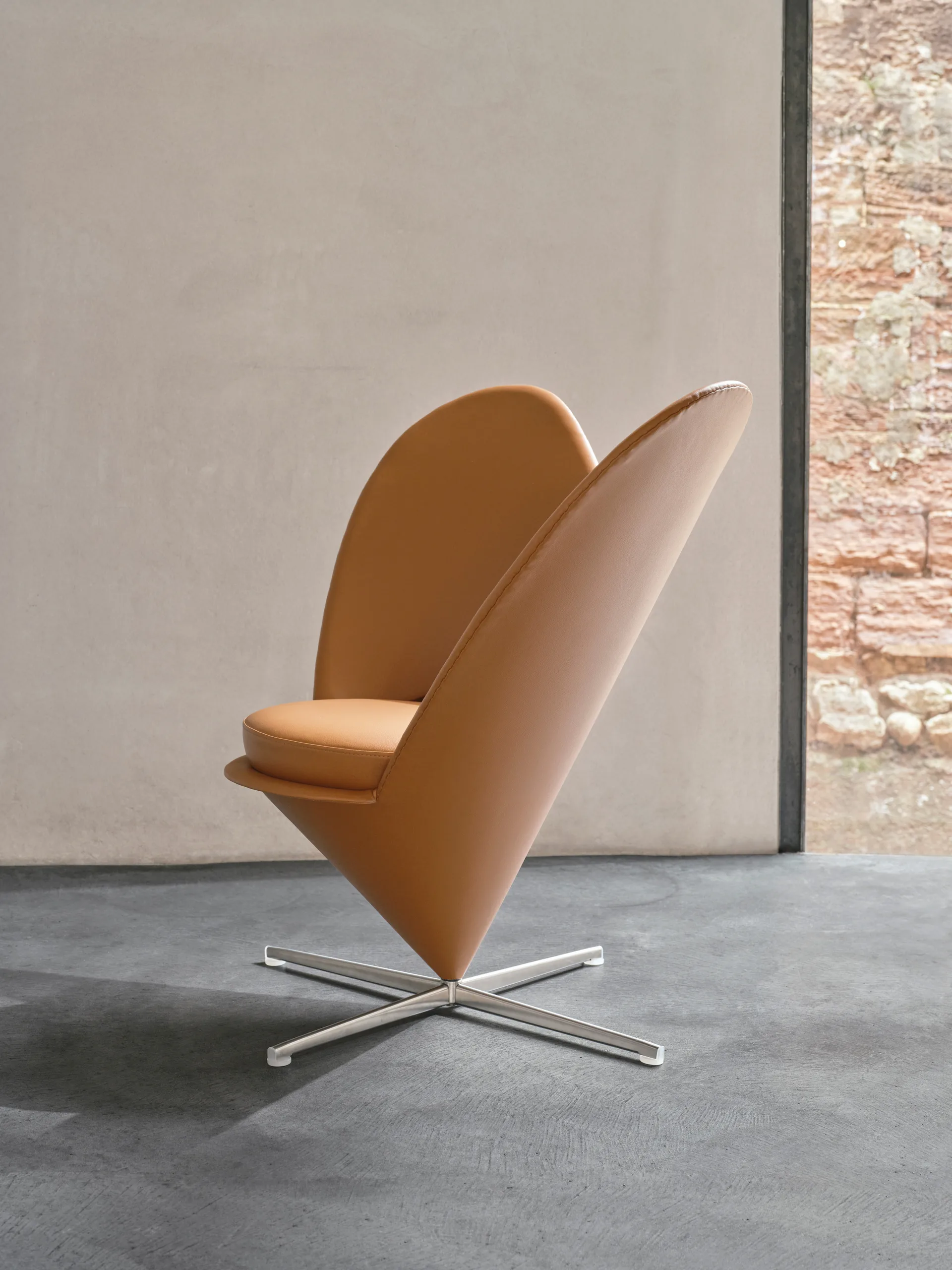 Heart Cone Chair fåtölj, Leather premium F cognac-rostfritt stål Vitra