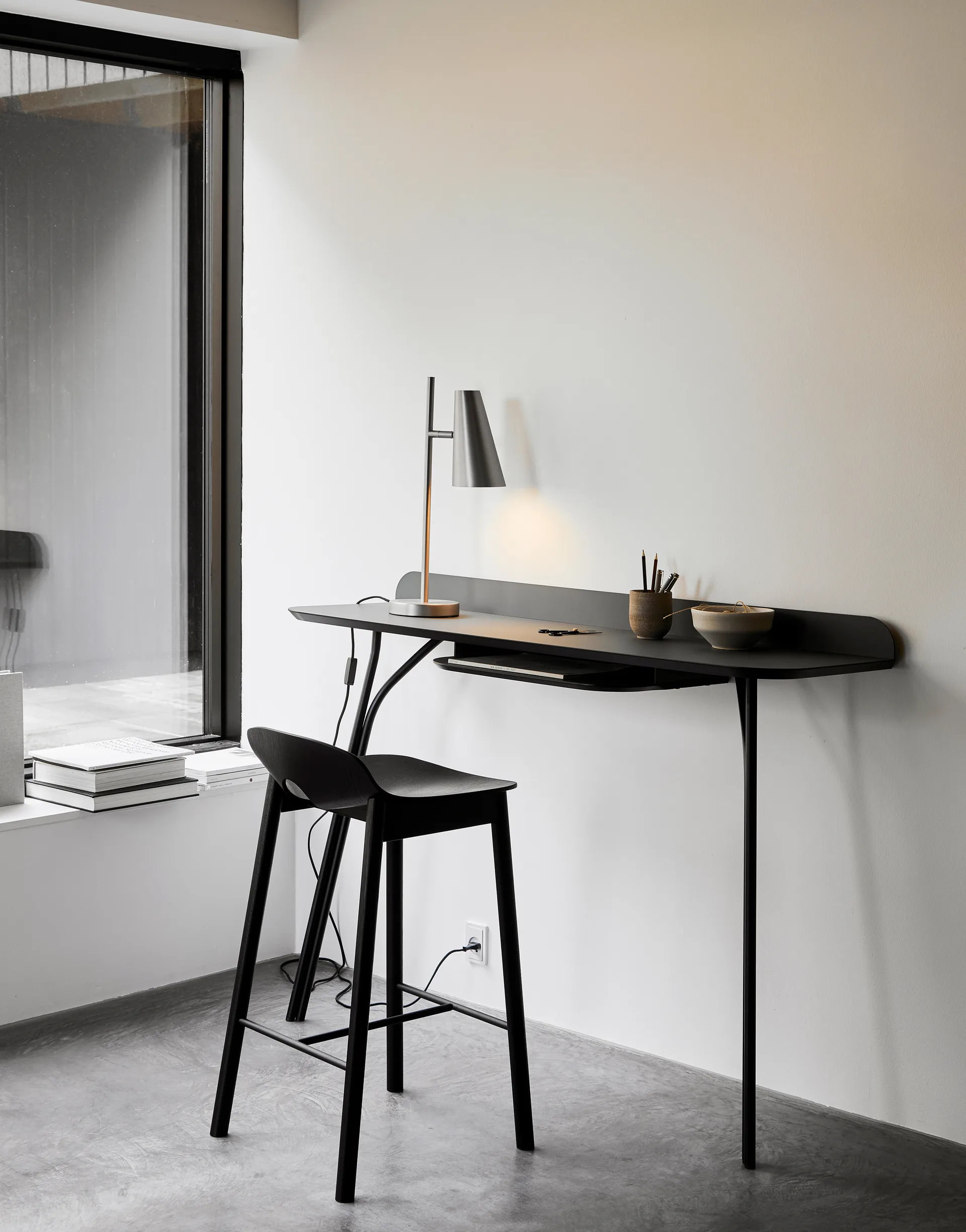 Mono barstol 65 cm, Svartmålad ek Woud