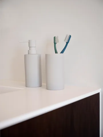 Solo tandborstmugg - Soft Grey - Zone Denmark