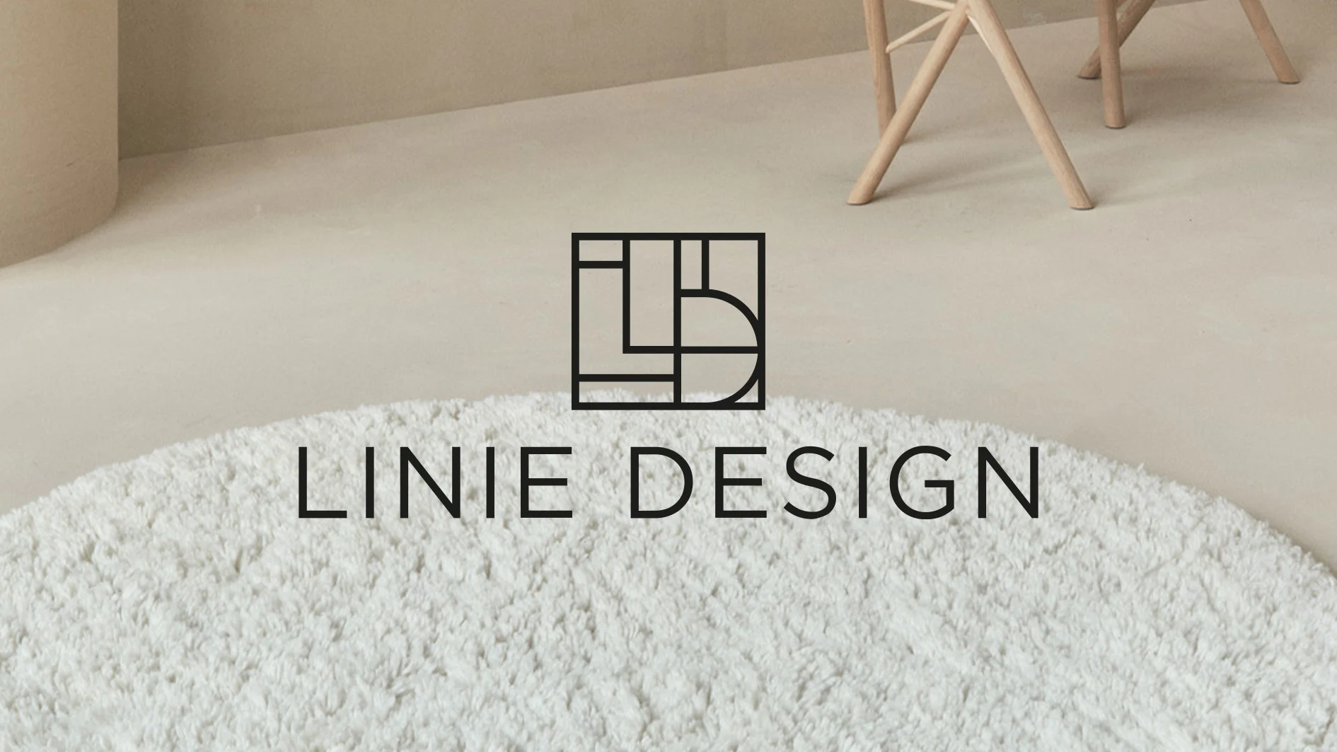 Linie Design-logotyp och text på en vit lurvig matta.